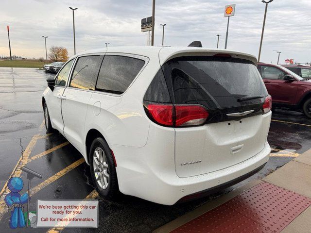 2025 Chrysler Voyager LX