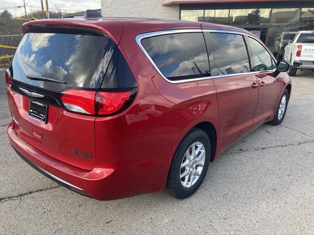 2025 Chrysler Voyager LX