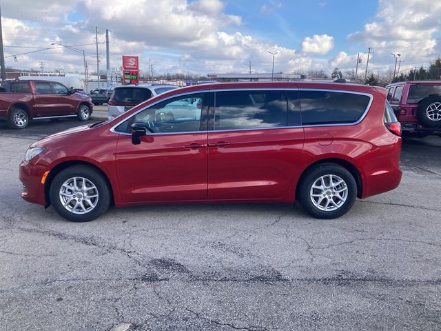 2025 Chrysler Voyager LX