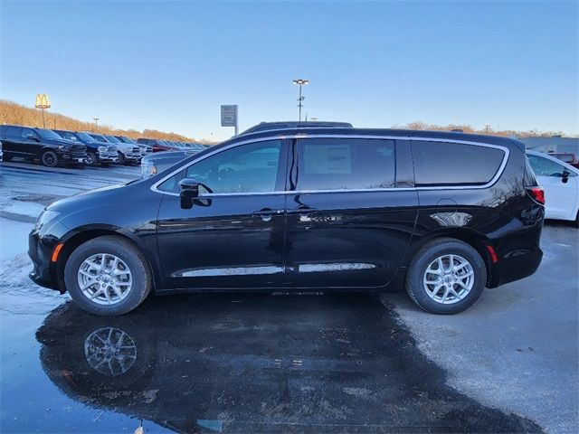 2025 Chrysler Voyager LX