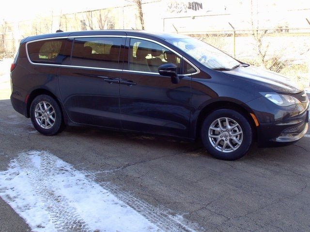 2025 Chrysler Voyager LX