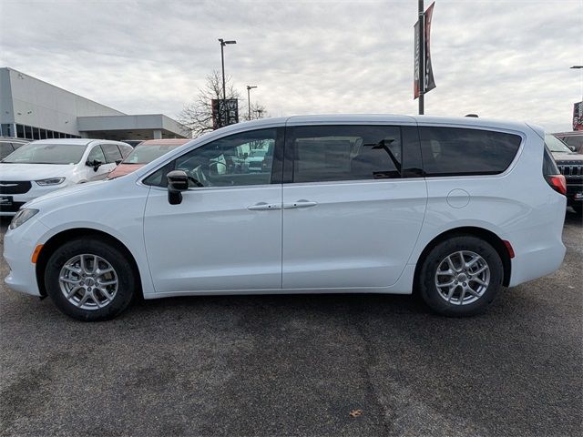 2025 Chrysler Voyager LX