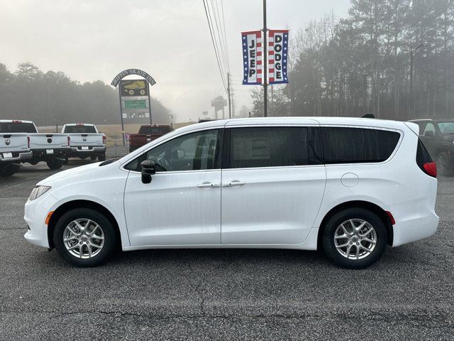 2025 Chrysler Voyager LX