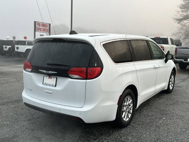 2025 Chrysler Voyager LX