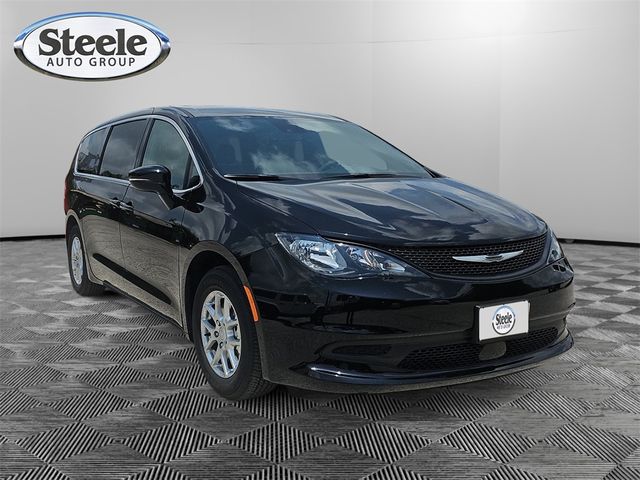 2025 Chrysler Voyager LX