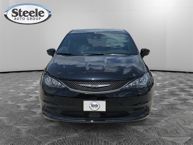 2025 Chrysler Voyager LX