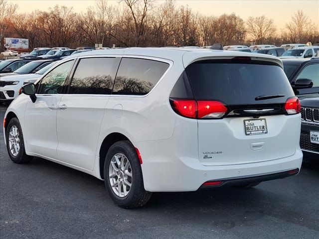 2025 Chrysler Voyager LX