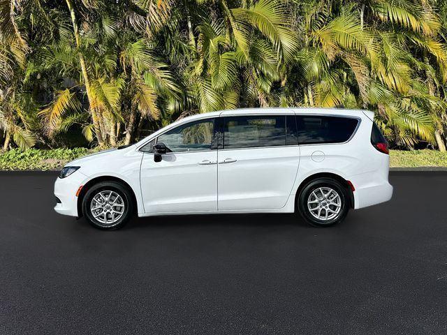 2025 Chrysler Voyager LX