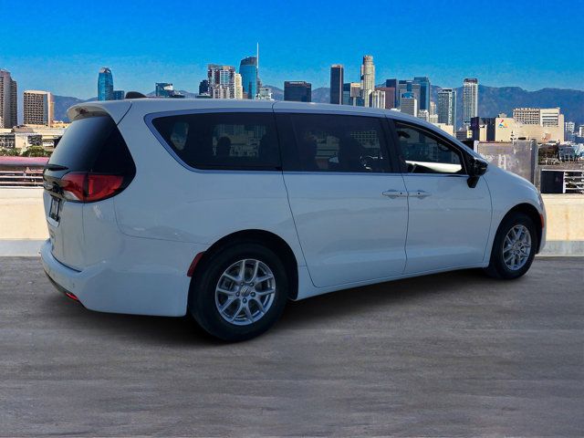 2025 Chrysler Voyager LX