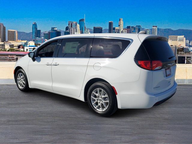 2025 Chrysler Voyager LX