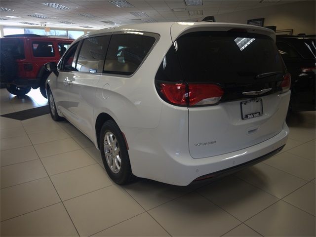 2025 Chrysler Voyager LX