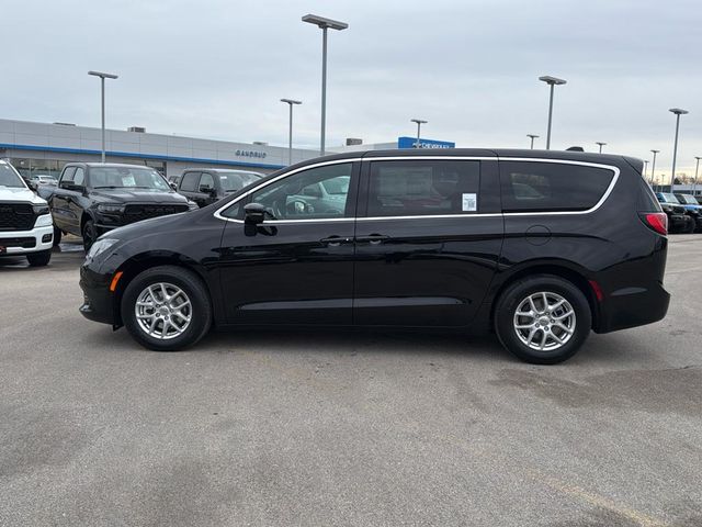 2025 Chrysler Voyager LX