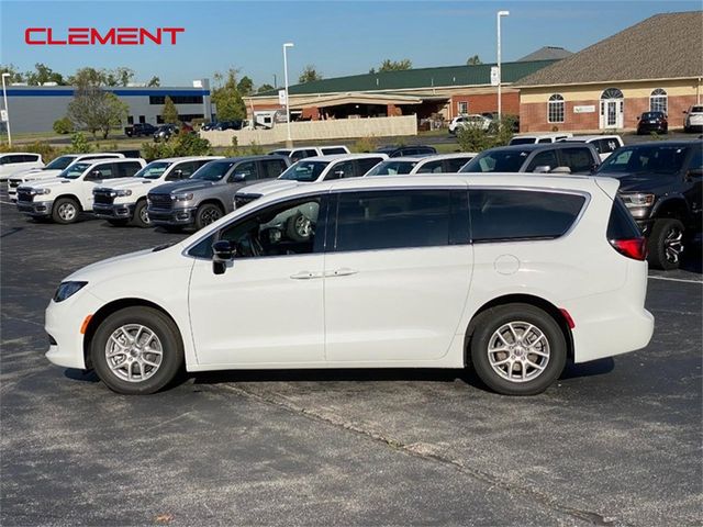 2025 Chrysler Voyager LX