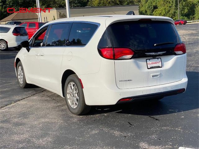 2025 Chrysler Voyager LX