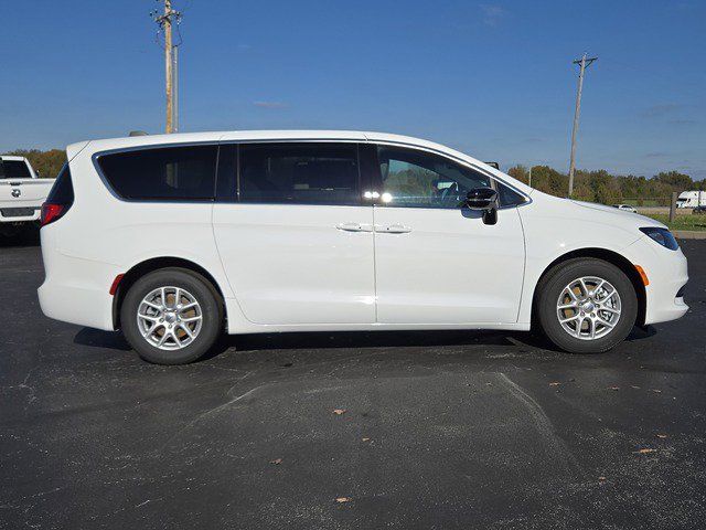 2025 Chrysler Voyager LX