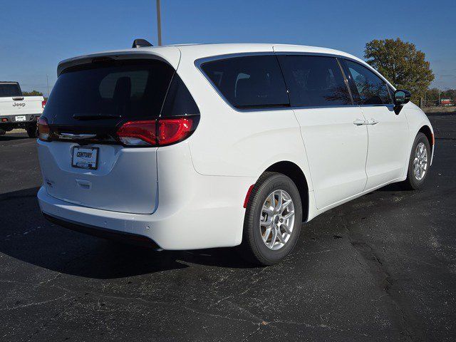 2025 Chrysler Voyager LX