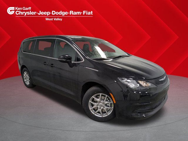 2025 Chrysler Voyager LX