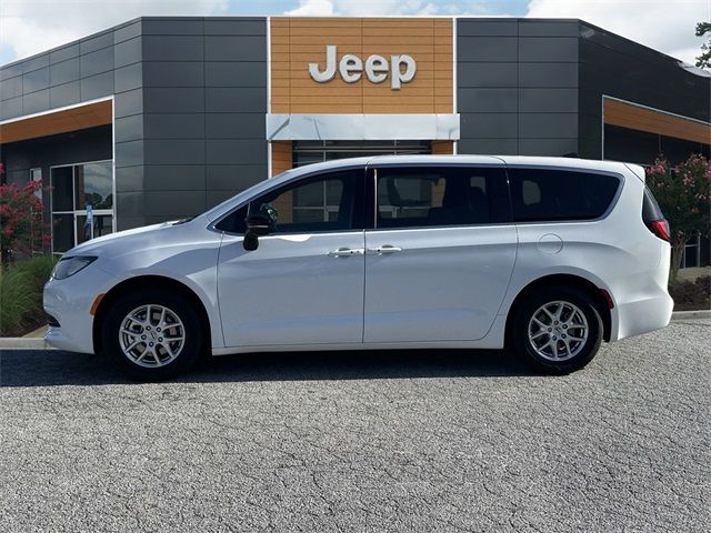 2025 Chrysler Voyager LX