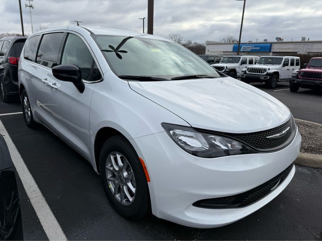 2025 Chrysler Voyager LX