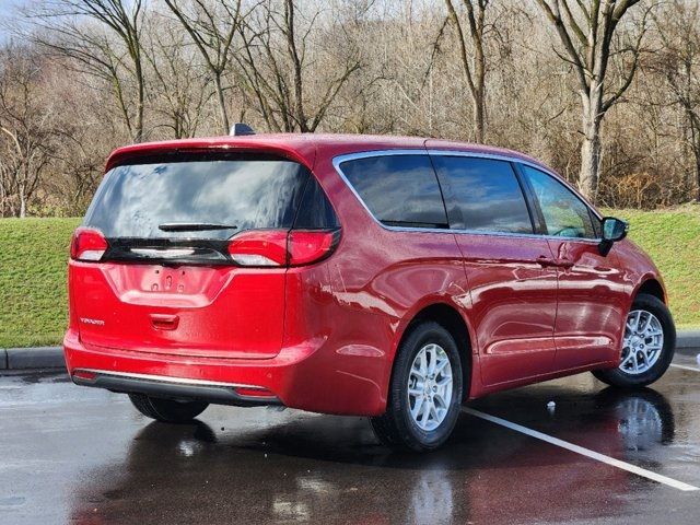 2025 Chrysler Voyager LX