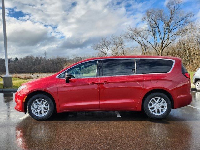 2025 Chrysler Voyager LX