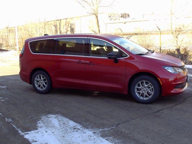 2025 Chrysler Voyager LX