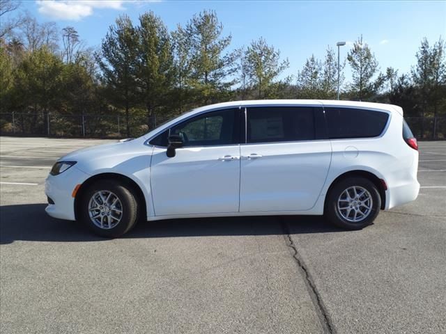 2025 Chrysler Voyager LX