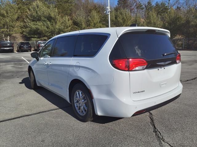 2025 Chrysler Voyager LX