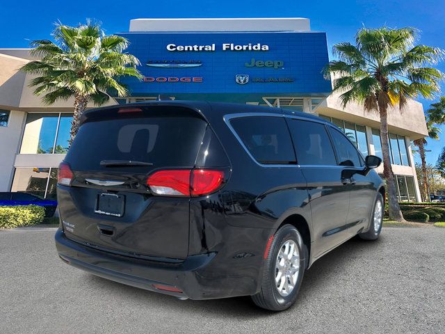 2025 Chrysler Voyager LX