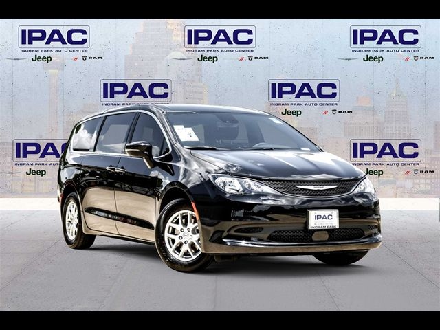 2025 Chrysler Voyager LX