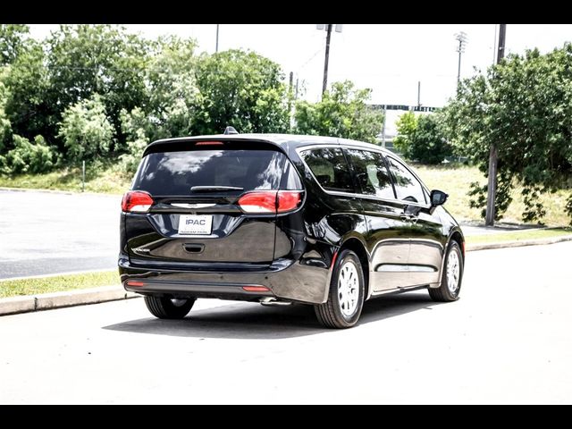 2025 Chrysler Voyager LX