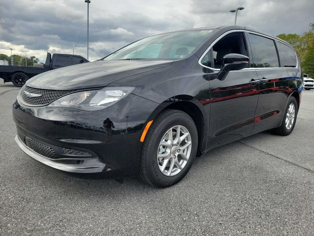 2025 Chrysler Voyager LX