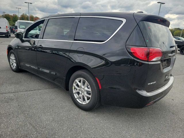 2025 Chrysler Voyager LX