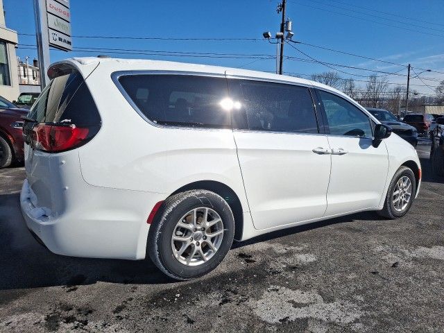 2025 Chrysler Voyager LX