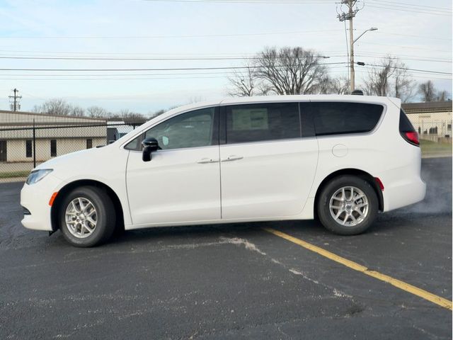 2025 Chrysler Voyager LX