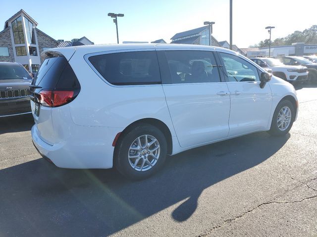 2025 Chrysler Voyager LX