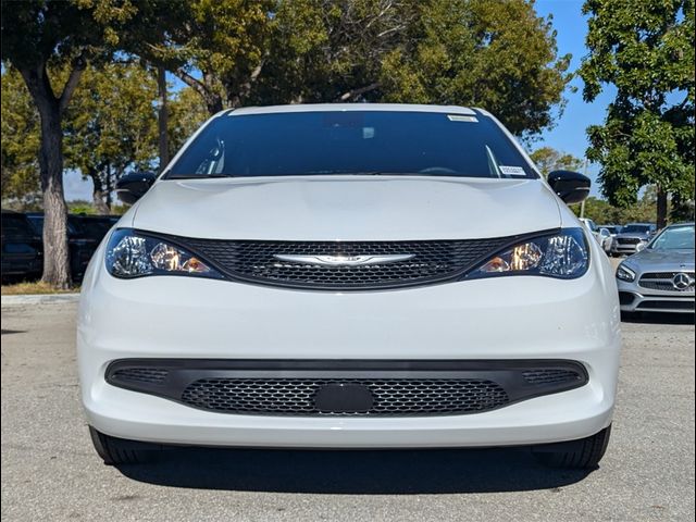 2025 Chrysler Voyager LX