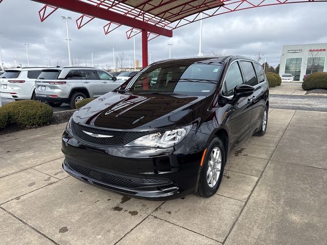 2025 Chrysler Voyager LX