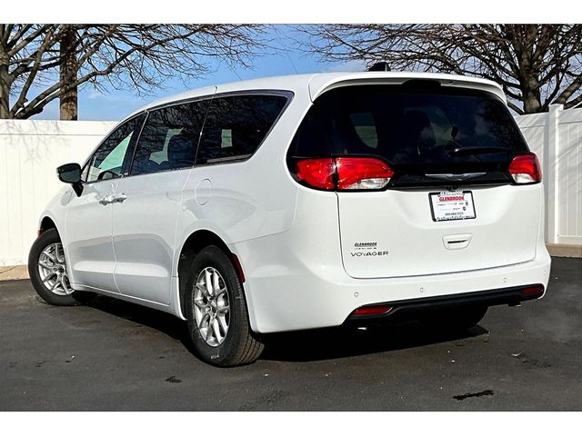 2025 Chrysler Voyager LX