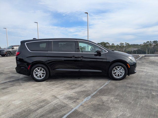 2025 Chrysler Voyager LX