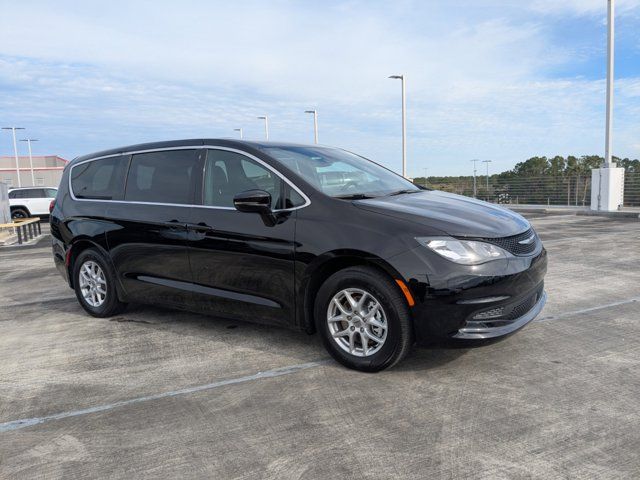 2025 Chrysler Voyager LX