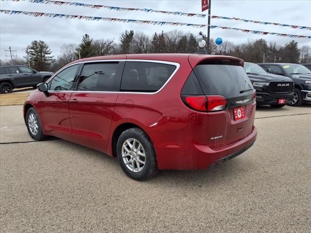 2025 Chrysler Voyager LX