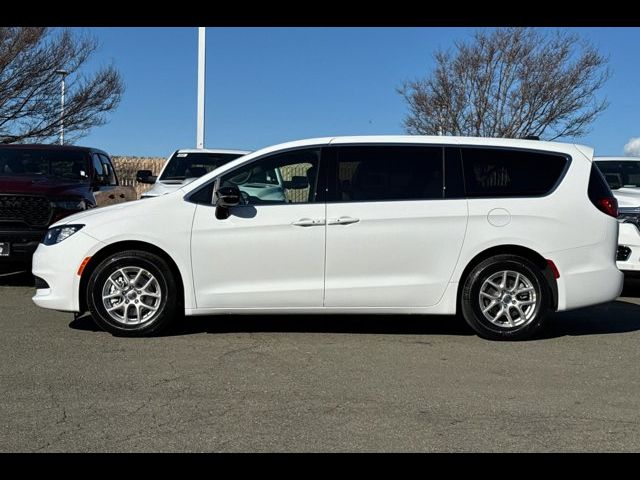 2025 Chrysler Voyager LX