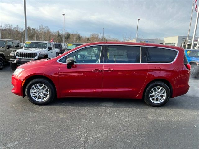 2025 Chrysler Voyager LX