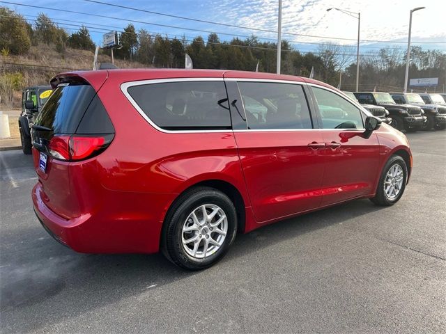 2025 Chrysler Voyager LX