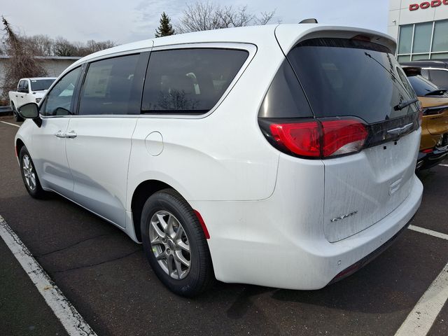 2025 Chrysler Voyager LX