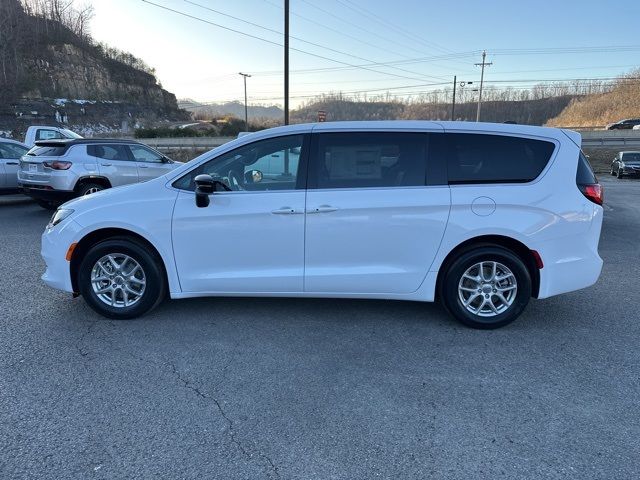 2025 Chrysler Voyager LX