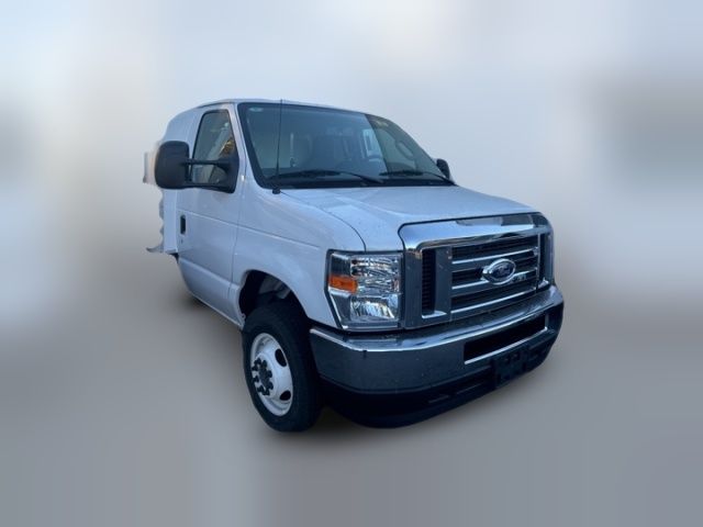 2025 Ford E-Series Base