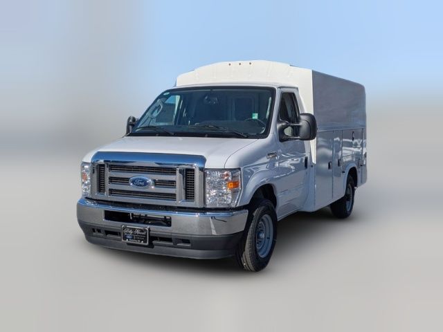 2025 Ford E-Series Base