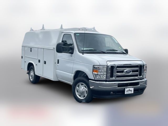2025 Ford E-Series Base